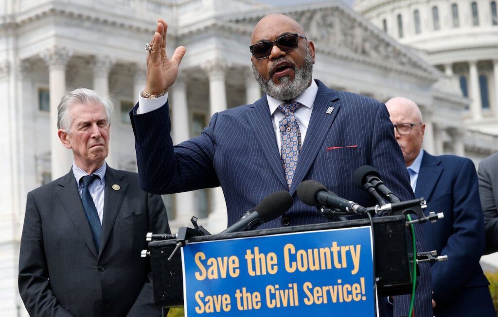 Judge orders VA to reinstate contract with employee union Judge orders VA to reinstate contract with employee union