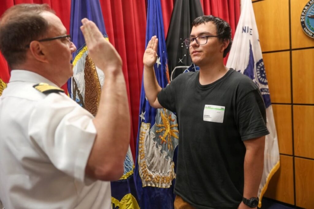 Navy captain gives oath of enlistment to son on last day of service Navy captain gives oath of enlistment to son on last day of service